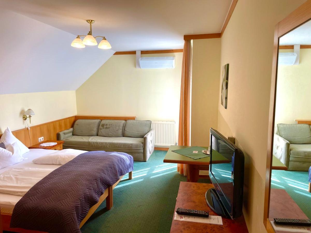 Pension Thermenland Fürstenfeld Esterno foto